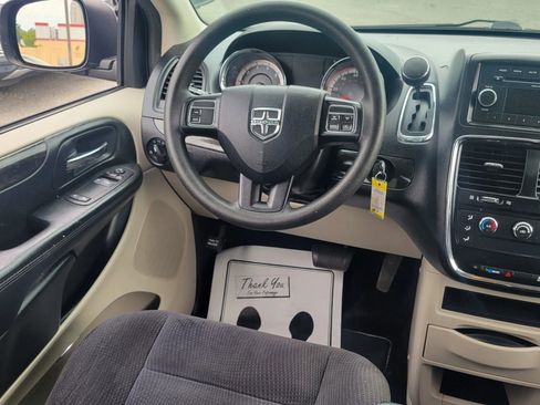 Used 2015 Dodge Grand Caravan American Value Package FWD image 13