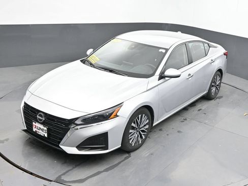 Used 2023 Nissan Altima 2.5 SV FWD image 39
