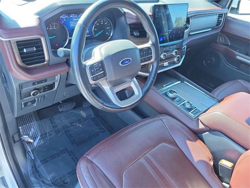 Used 2024 Ford Expedition Limited image 18