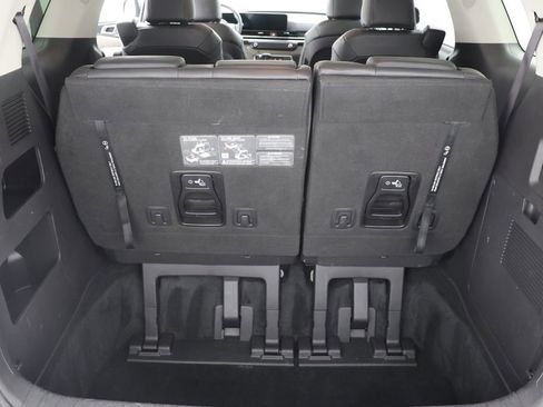 Used 2025 Kia Carnival FWD image 27