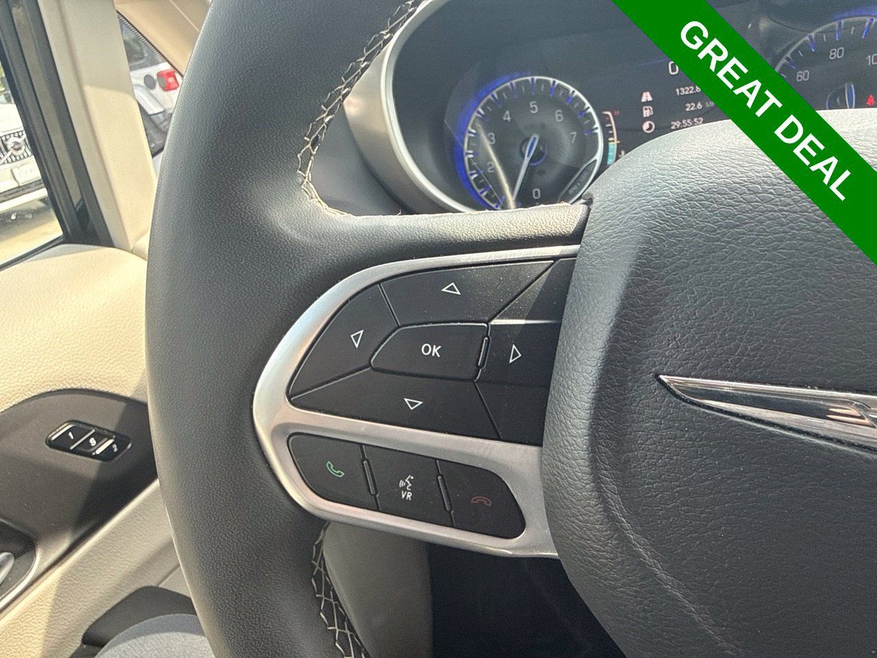 Used 2024 Chrysler Pacifica Touring-L FWD image 20