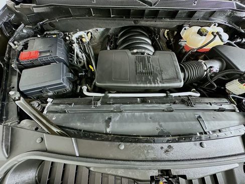 Used 2025 Chevrolet Tahoe LT image 32