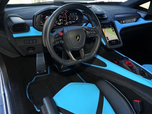 Used 2025 Lamborghini Revuelto image 22