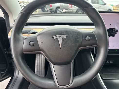 Used 2018 Tesla Model 3 Mid Range image 11
