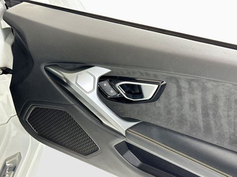 Used 2018 Lamborghini Huracan LP 580-2 RWD image 30