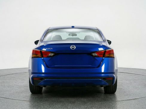 Used 2025 Nissan Altima 2.5 SV image 7