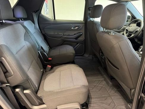 Used 2023 Chevrolet Traverse LT FWD image 12