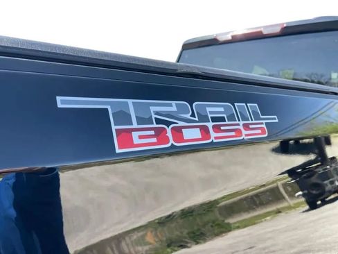 Used 2021 Chevrolet Silverado 1500 Custom Trail Boss AWD/4WD image 12