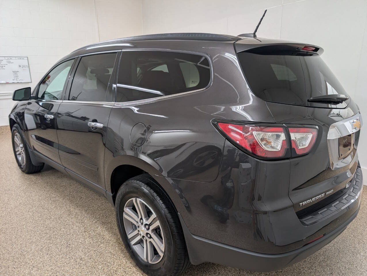 Used 2017 Chevrolet Traverse LT AWD/4WD image 3