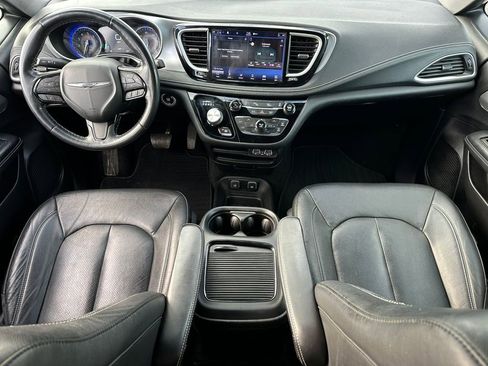 Used 2021 Chrysler Pacifica Touring-L w/ S Appearance Package image 15