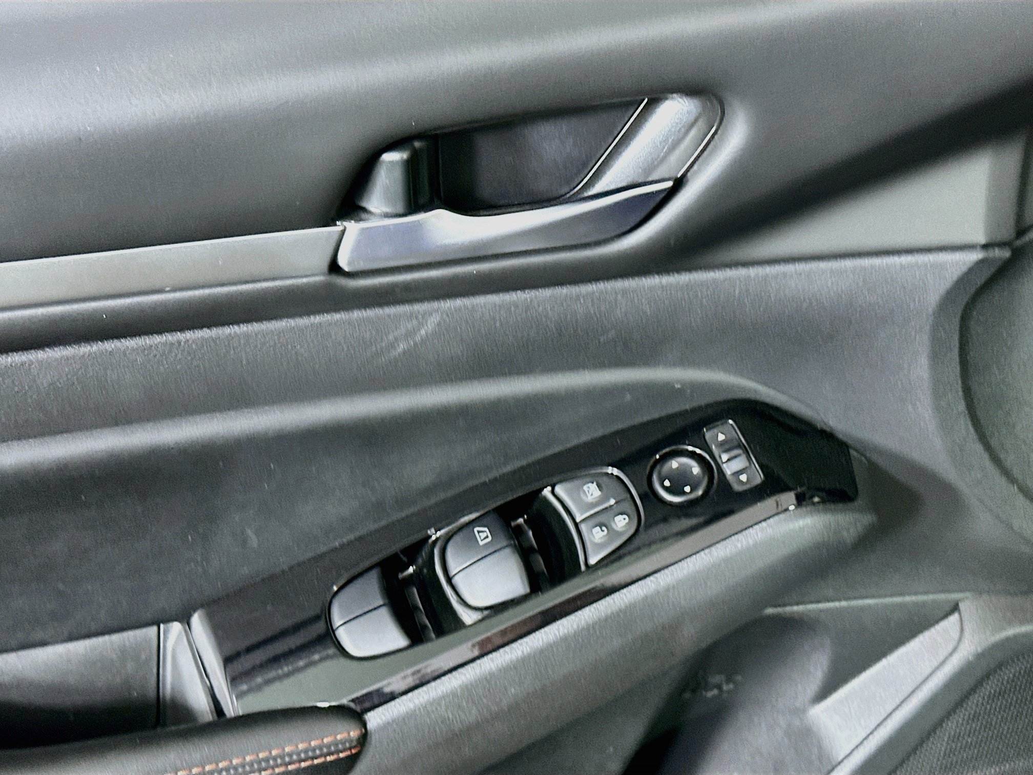 Used 2024 Nissan Altima 2.5 SR FWD image 15