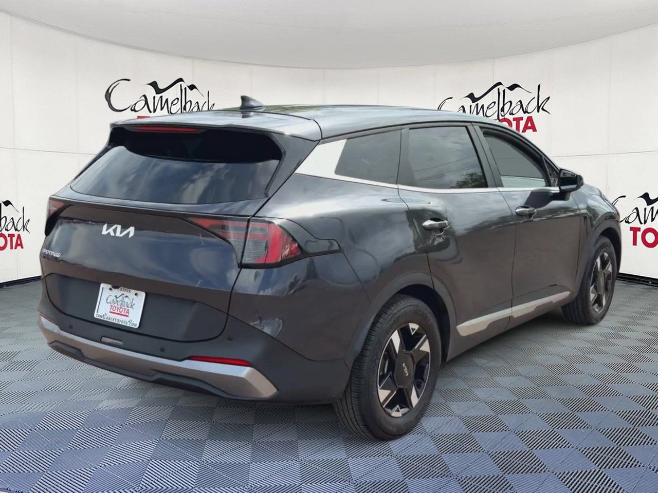 Used 2026 Kia Sportage LX FWD image 2
