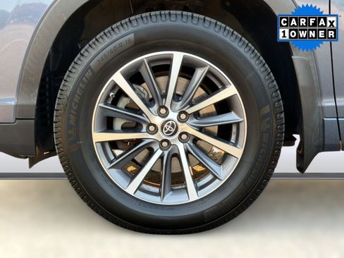 Used 2018 Toyota Highlander XLE AWD/4WD image 13