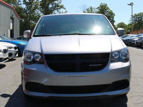 Used 2017 Dodge Grand Caravan SE FWD image 2