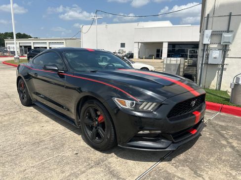 Used 2017 Ford Mustang Coupe RWD image 1