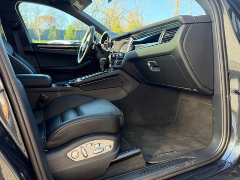 Certified 2026 Porsche Macan image 21