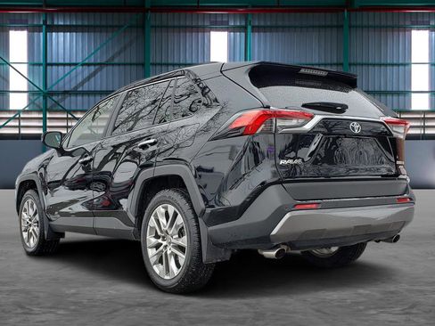 Used 2019 Toyota RAV4 Limited image 3