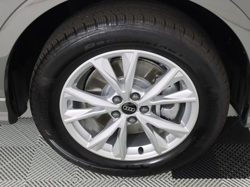 Certified 2025 Audi Q3 2.0T Premium w/ Convenience Package AWD/4WD image 9