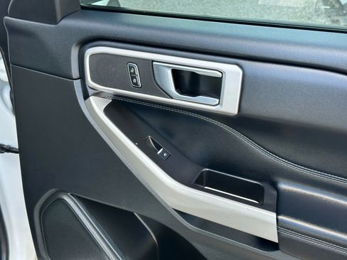 Used 2022 Ford Explorer XLT w/ Equipment Group 202A image 22