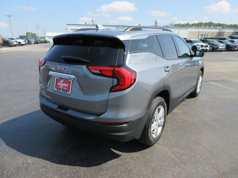 Used 2020 GMC Terrain SLE w/ Driver Convenience Package FWD image 4