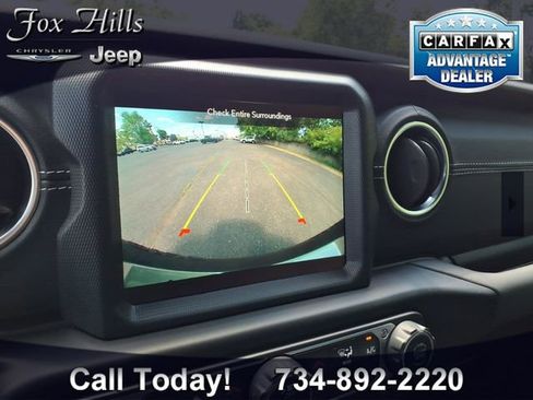 Used 2020 Jeep Wrangler Unlimited Sahara AWD/4WD image 21