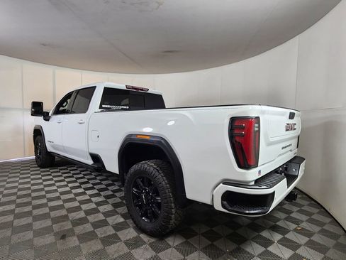 Used 2024 GMC Sierra 2500 AT4 w/ AT4 Premium Plus Package AWD/4WD image 5