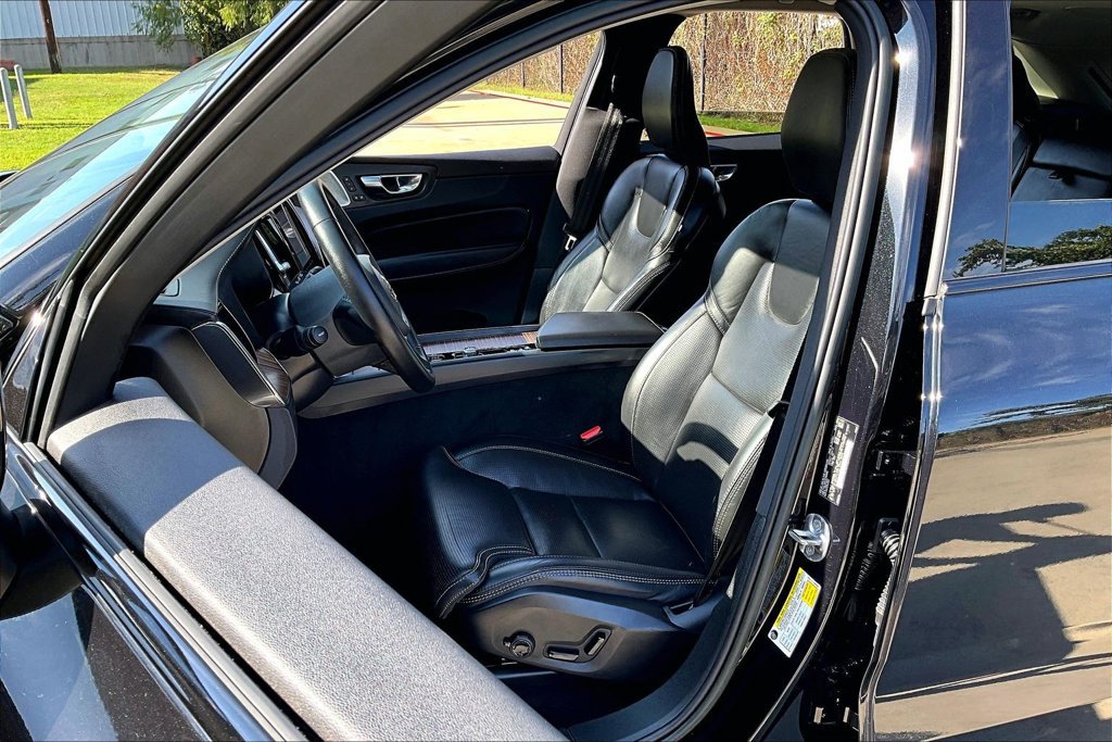 Used 2023 Volvo XC60 B5 Ultimate AWD/4WD image 33