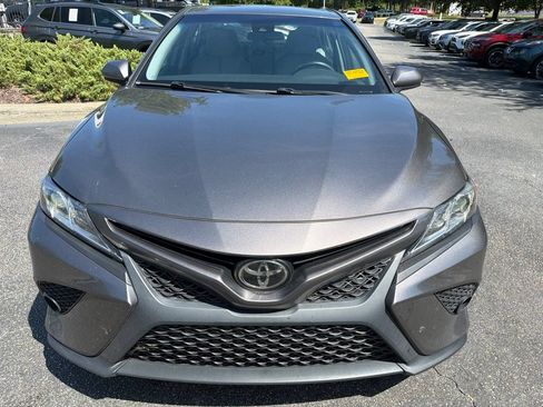Certified 2020 Toyota Camry SE FWD image 3