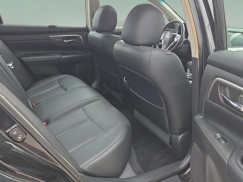 Used 2013 Nissan Altima 3.5 SL w/ Technology Pkg FWD image 15