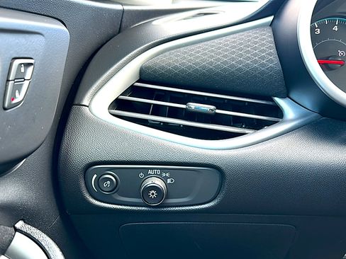 Used 2024 Chevrolet Malibu LT image 35