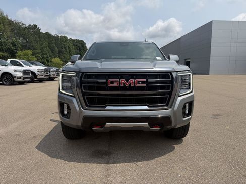 Used 2024 GMC Yukon AT4 w/ Technology Package AWD/4WD image 2