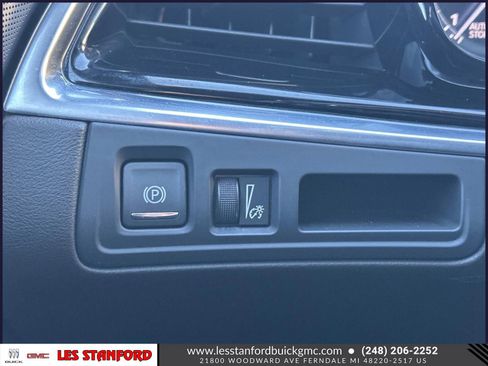 Used 2023 Cadillac XT6 Premium Luxury image 27