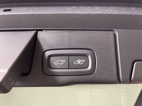 Certified 2025 Volvo XC60 T8 Plus w/ Protection Package Premier AWD/4WD image 43
