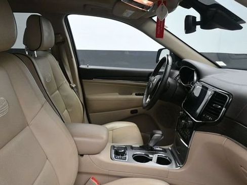 Used 2020 Jeep Grand Cherokee Overland AWD/4WD image 13