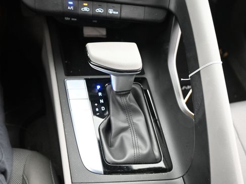 Used 2024 Hyundai Elantra SE image 17