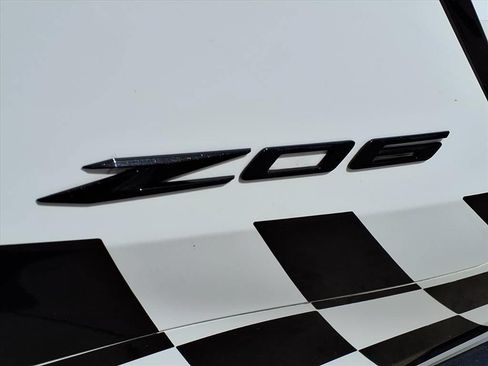 Used 2025 Chevrolet Corvette Z06 RWD image 14