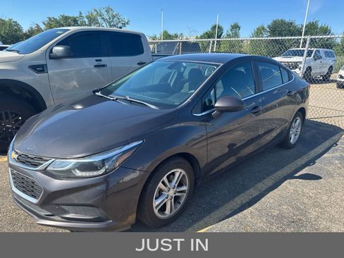 Used 2017 Chevrolet Cruze LT FWD image 21