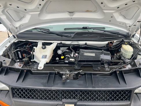 Used 2013 Chevrolet Express 2500 image 18