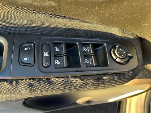 Used 2015 Jeep Renegade Latitude w/ Popular Equipment Group FWD image 13