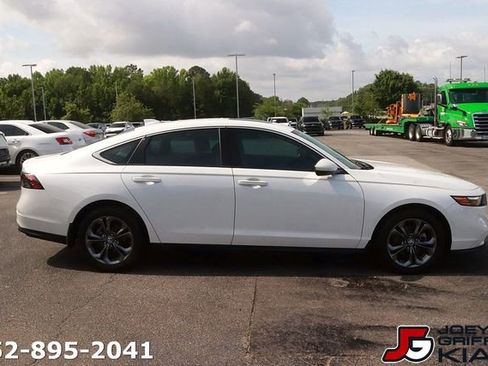 Used 2023 Honda Accord EX image 8