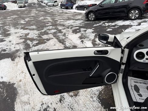 Used 2013 Volkswagen Beetle TDI image 5