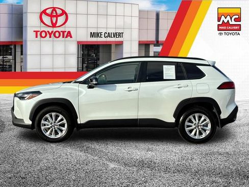 Certified 2025 Toyota Corolla Cross LE FWD image 2