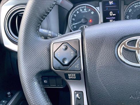 Used 2022 Toyota Tacoma SR5 AWD/4WD image 17