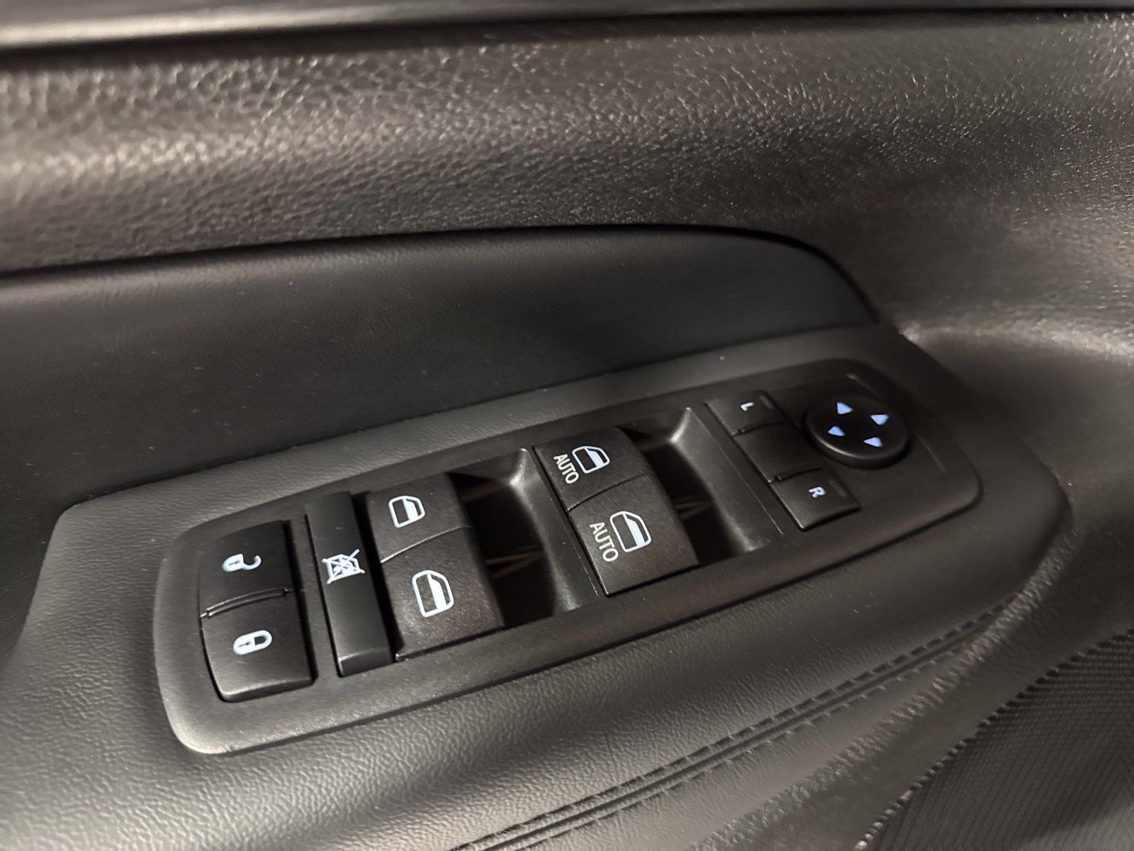 Used 2020 Jeep Grand Cherokee Laredo AWD/4WD image 13