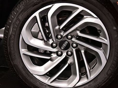 Used 2025 Lincoln Navigator Reserve AWD/4WD image 11