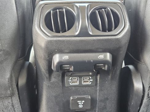Used 2018 Jeep Wrangler Unlimited Rubicon AWD/4WD image 30
