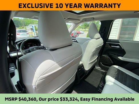 New 2025 Mitsubishi Outlander SE image 14