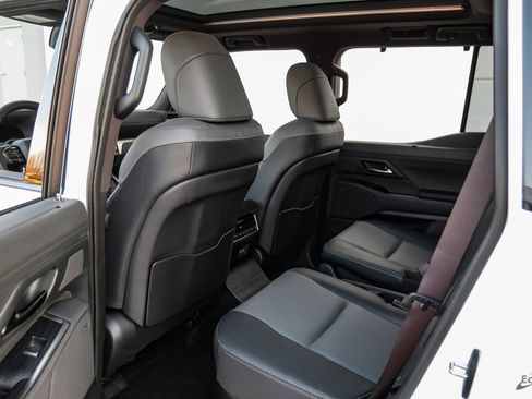 Used 2025 Lexus GX 550 w/ Accessory Package (2T) image 64