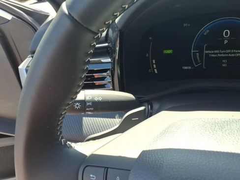 Used 2025 Toyota Camry SE w/ Convenience Package FWD image 21