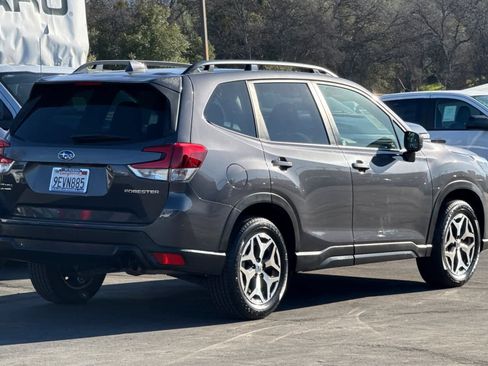 Used 2023 Subaru Forester Premium image 3